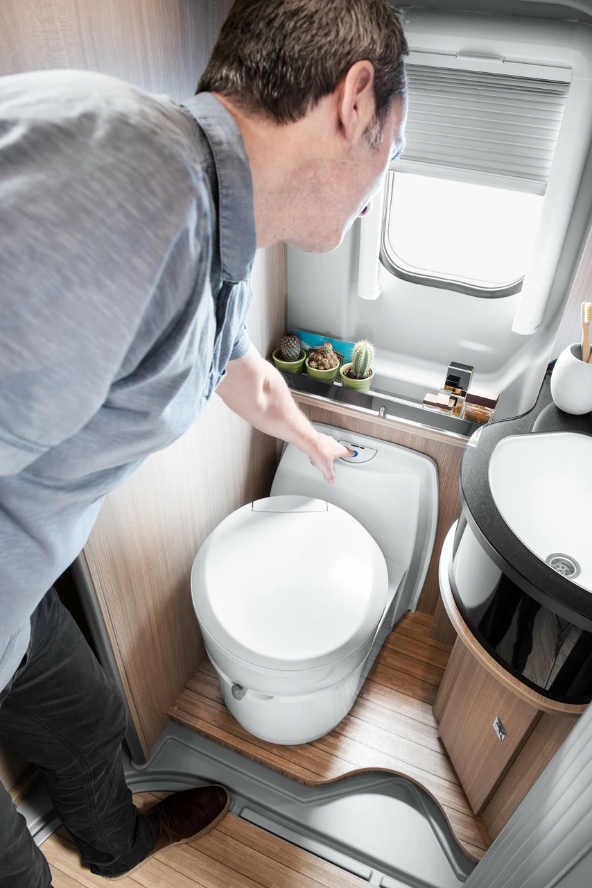 Thetford C223CS Caravan & Motorhome Cassette Toilet - Image 3