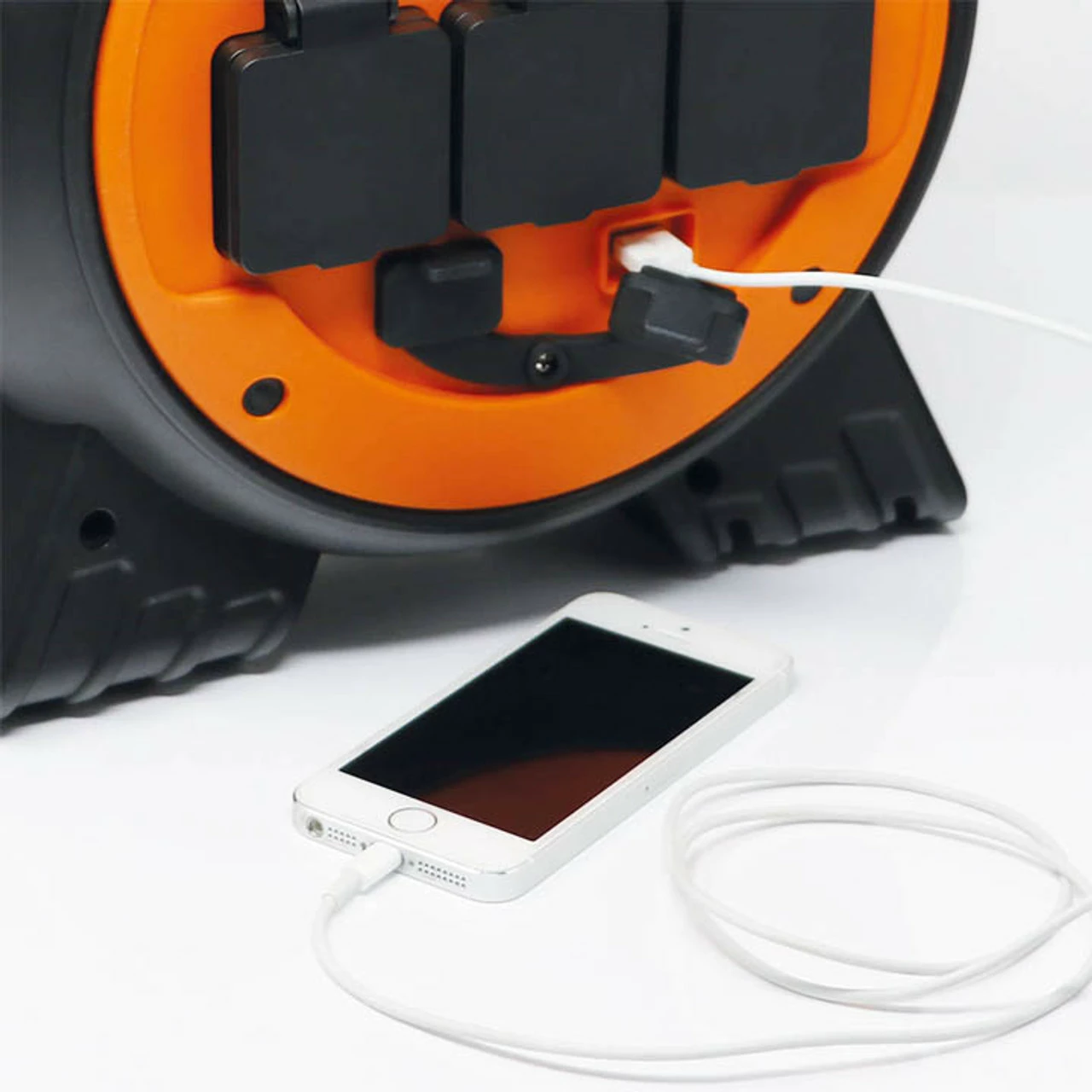 Maypole 15m Roller Mains Unit Camping Hook Up With LED Light - Image 3