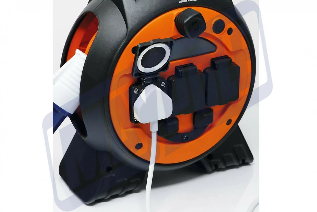 Maypole 15m Roller Mains Unit Camping Hook Up With LED Light - Image 5