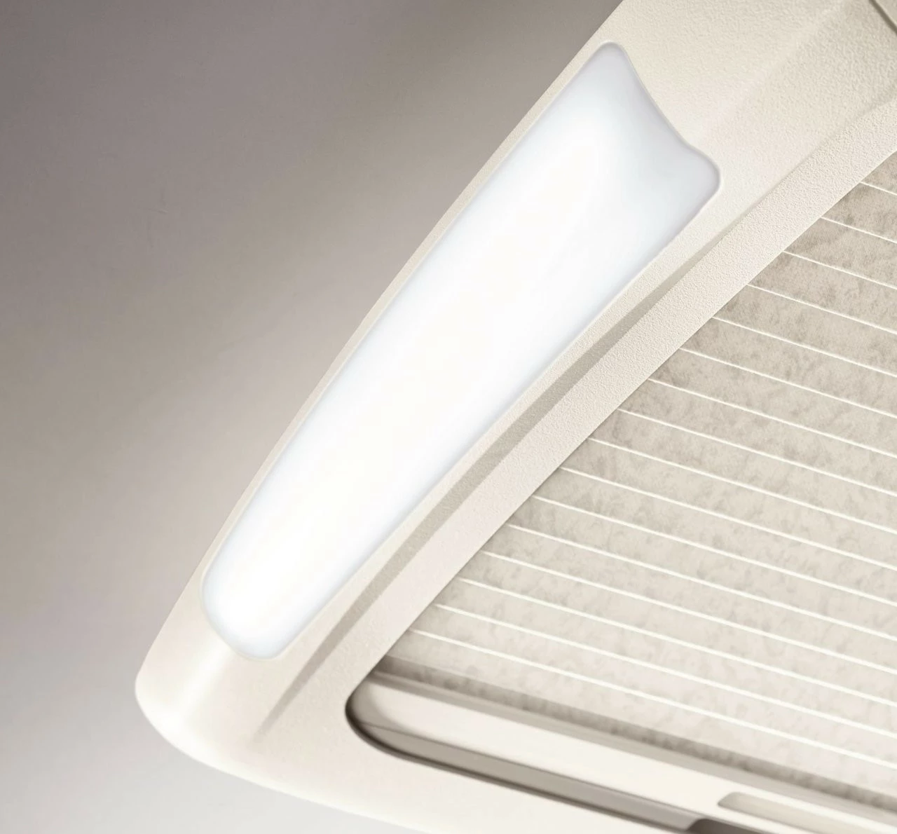 Dometic Freshlight 2200 Caravan Motorhome Air Conditioner - Image 3
