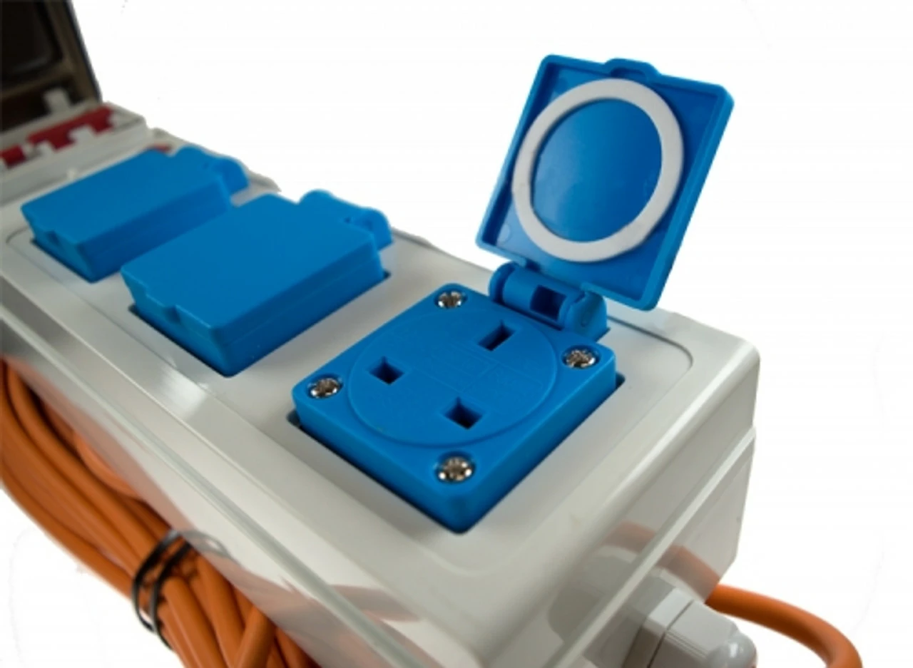 Maypole 5 In 1 Camping Mobile Mains Electricity Hook Up - Image 3